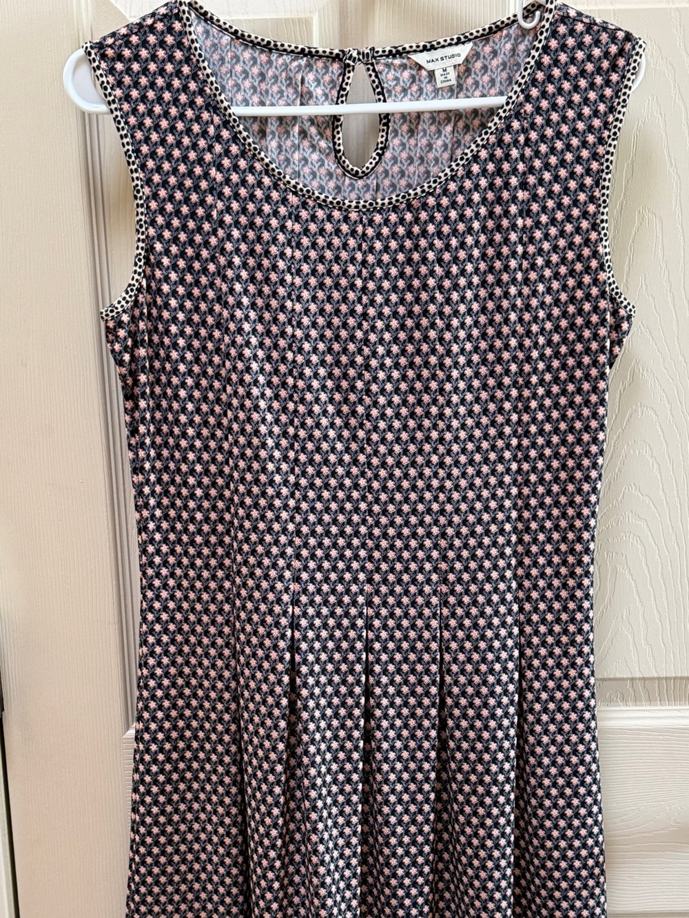 Max Studio Floral-Patterned Sleeveless Dress — Black & Pink